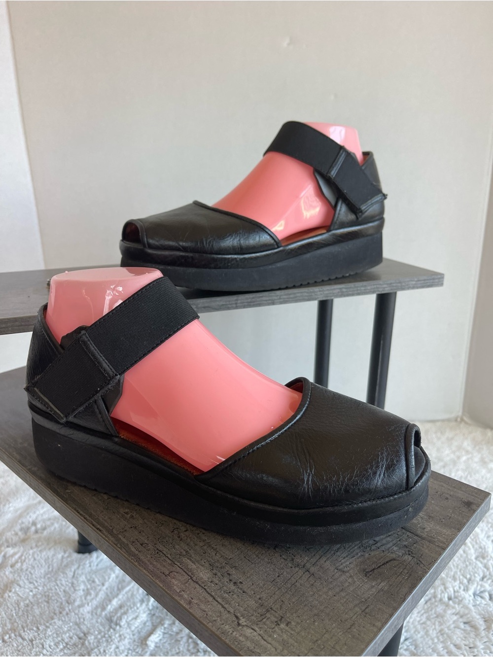 L’Amour des Pieds Amadour Sandals 8.0 Black Lamba